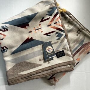 Pendleton Jacquard Throw Jete 64"x80" White Sands Tan Wool Blend Southwest